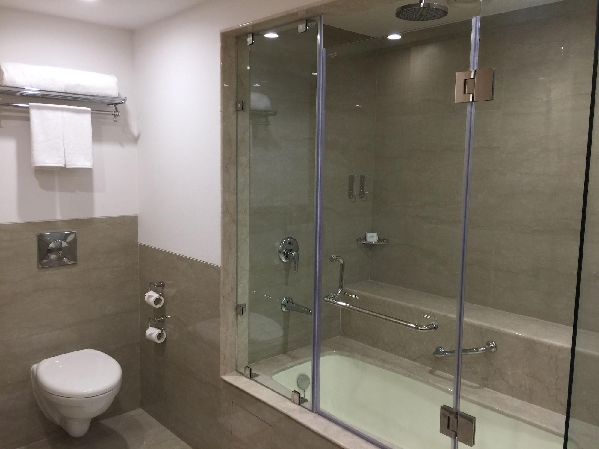 Lemon Tree Hotel, Sector 60, Gurugram Гургаон Екстериор снимка