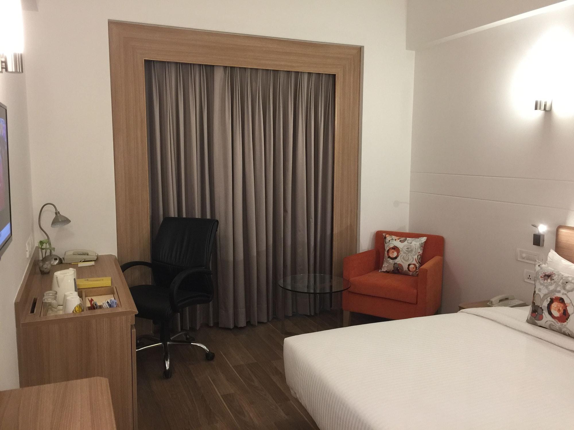 Lemon Tree Hotel, Sector 60, Gurugram Гургаон Екстериор снимка