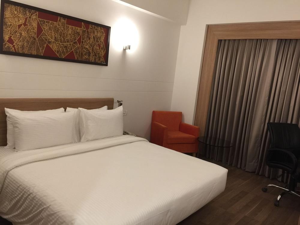 Lemon Tree Hotel, Sector 60, Gurugram Гургаон Екстериор снимка