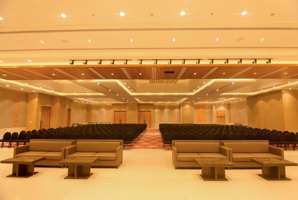 Lemon Tree Hotel, Sector 60, Gurugram Гургаон Екстериор снимка