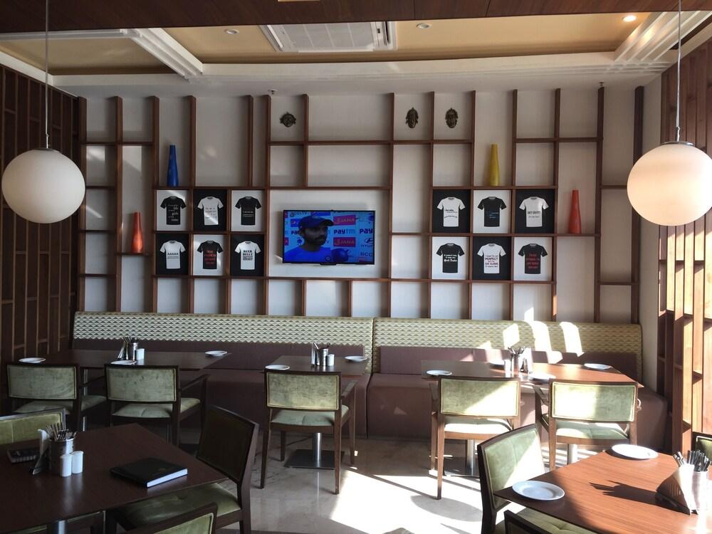 Lemon Tree Hotel, Sector 60, Gurugram Гургаон Екстериор снимка