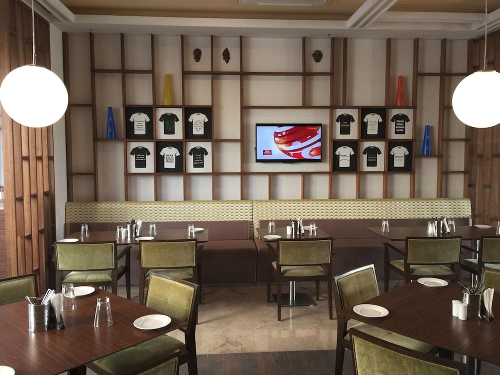 Lemon Tree Hotel, Sector 60, Gurugram Гургаон Екстериор снимка