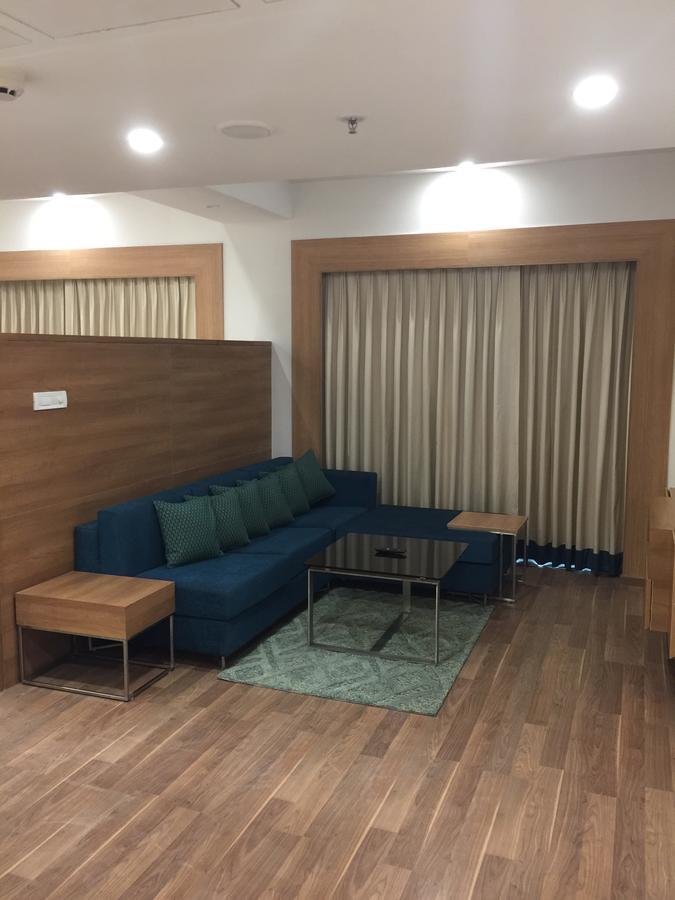 Lemon Tree Hotel, Sector 60, Gurugram Гургаон Екстериор снимка