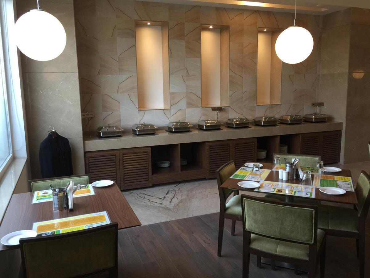 Lemon Tree Hotel, Sector 60, Gurugram Гургаон Екстериор снимка