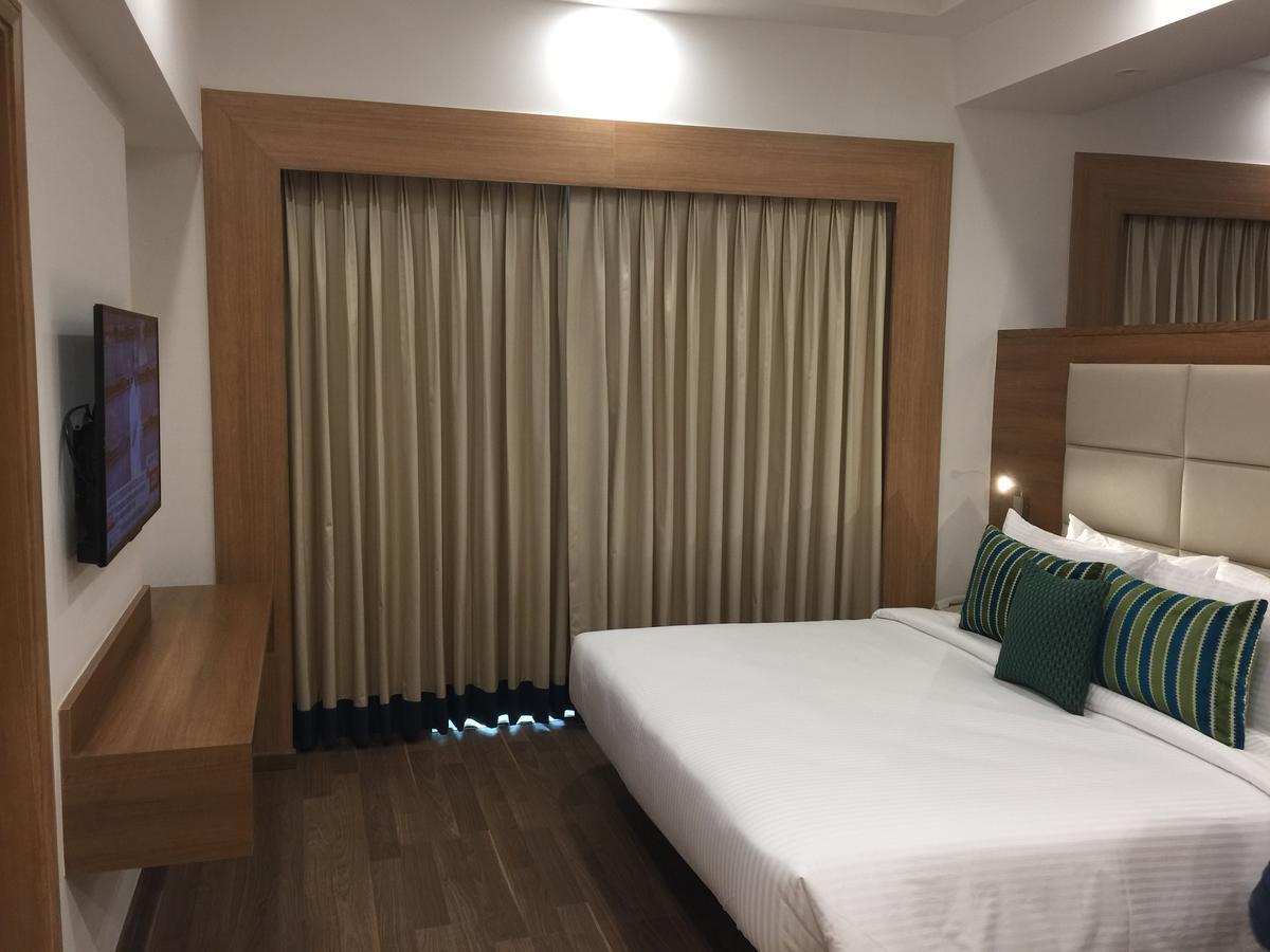 Lemon Tree Hotel, Sector 60, Gurugram Гургаон Екстериор снимка