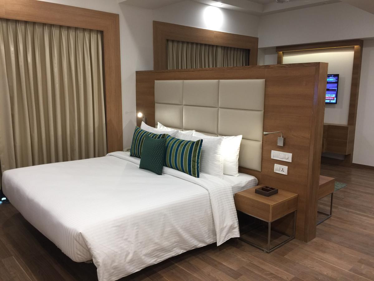 Lemon Tree Hotel, Sector 60, Gurugram Гургаон Екстериор снимка